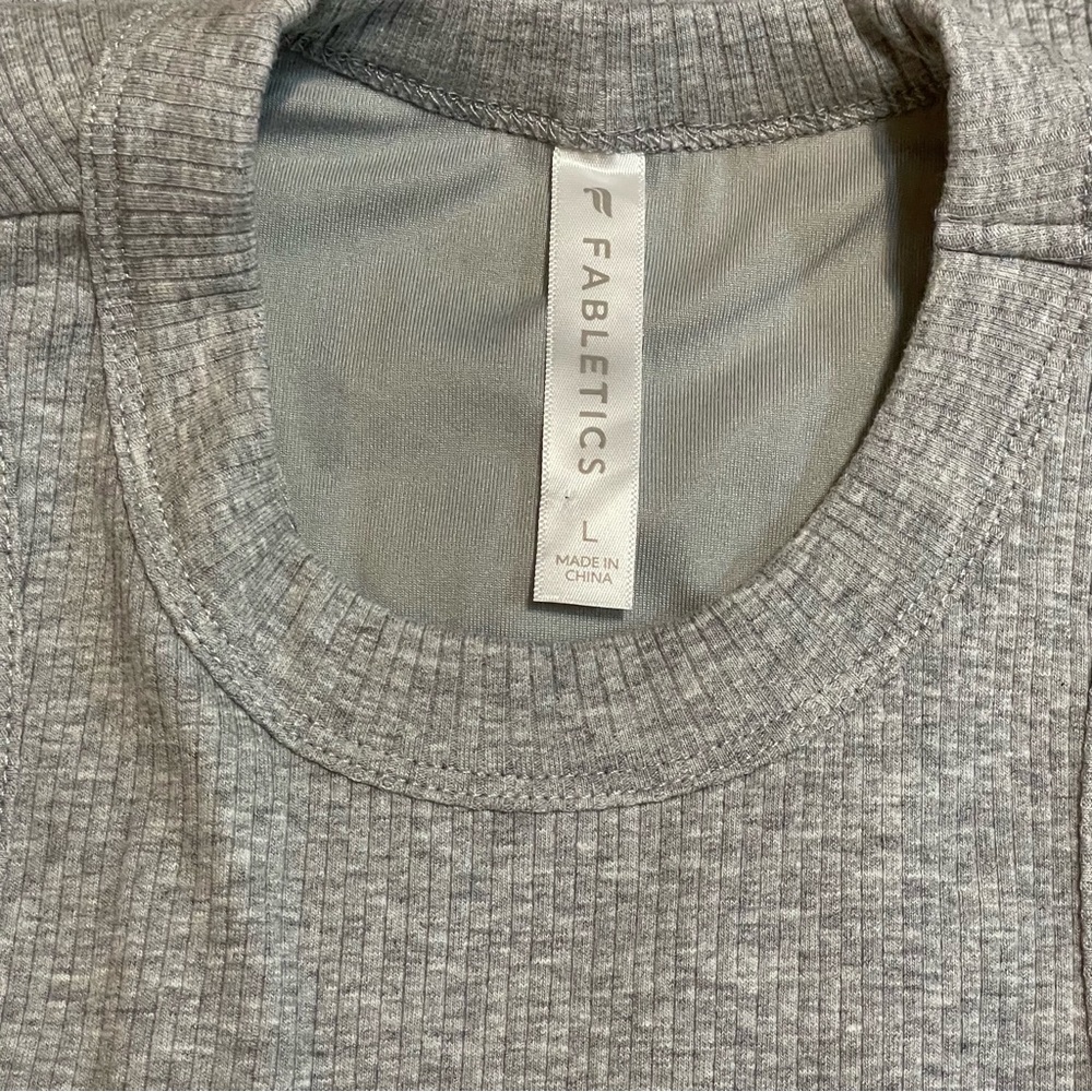 Fabletics Light Gray Ribbed High-Neck Tank. - Picture 5 of 7